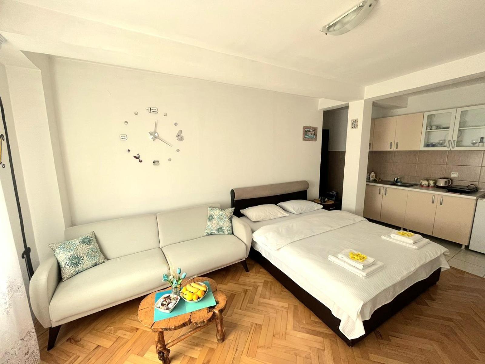 Center Apartment *