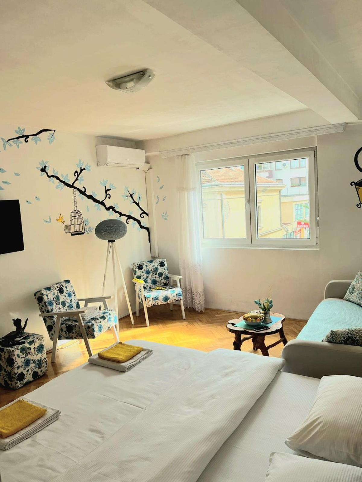 Center Apartment *